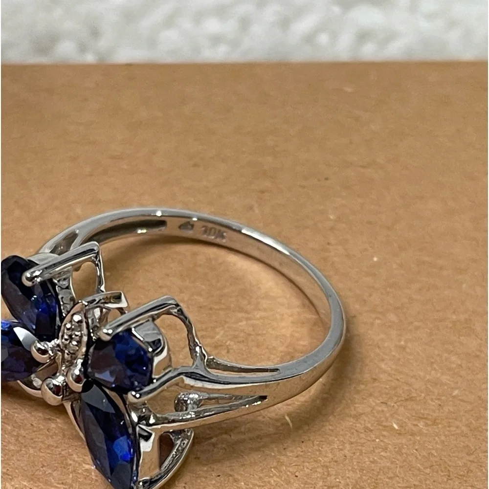 Elegant Silver and Blue Butterfly Ring - Picture 5 of 10